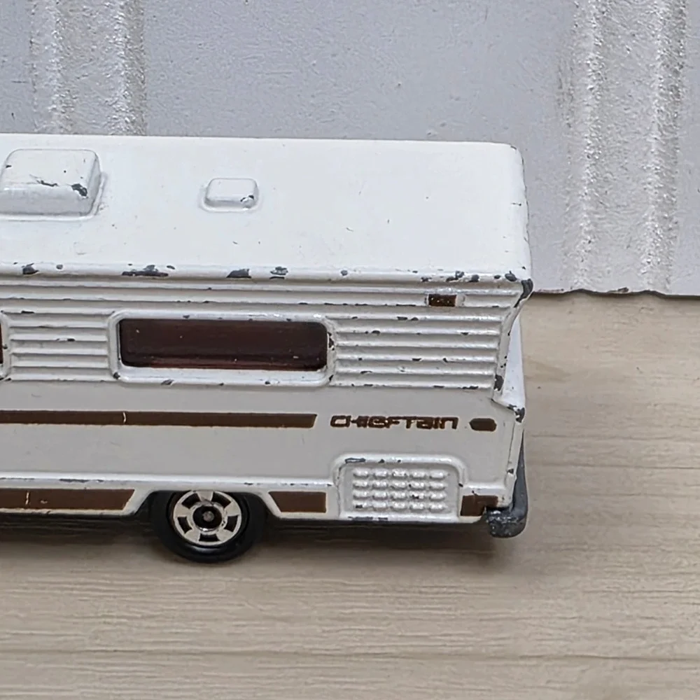 Tomica Winnebago Motor Home Chieftain 1976 No F1 1/87 Made in Japan White Brown
